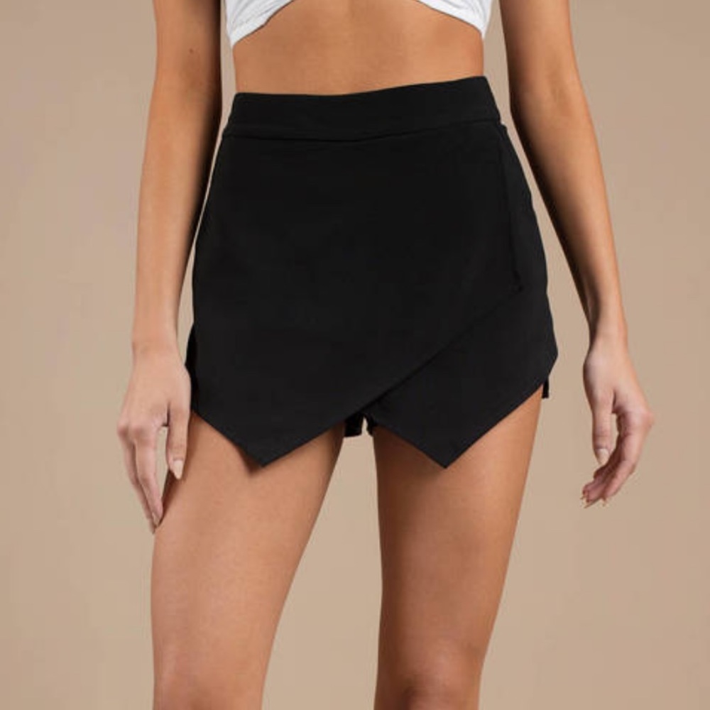 Tobi black skort
